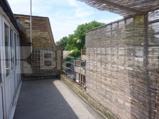 			MEWS HOUSE, 3 Bedroom, 1 bath, 1 reception Mews House			 Ruston Mews, NOTTING HILL